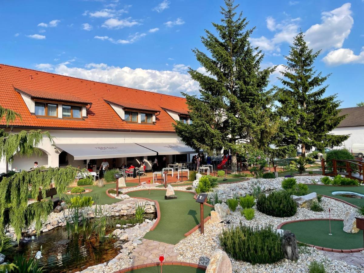 Tisnovska Rychta Hotel Exterior foto