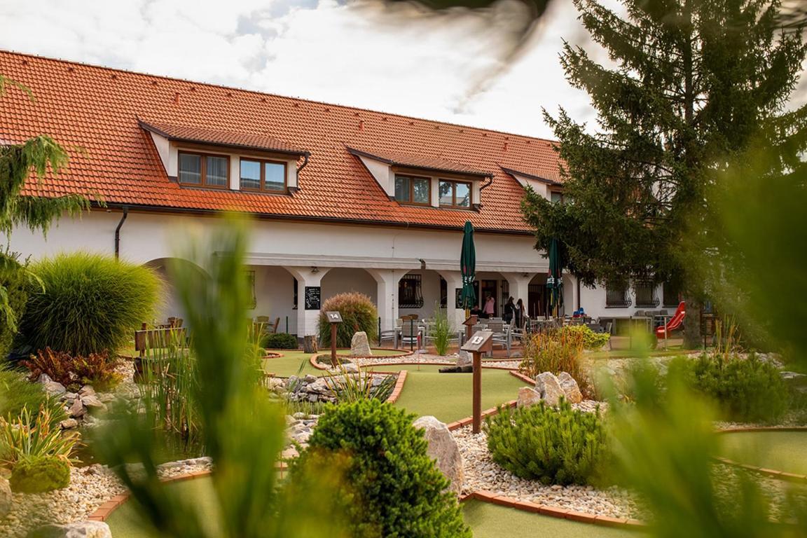 Tisnovska Rychta Hotel Exterior foto